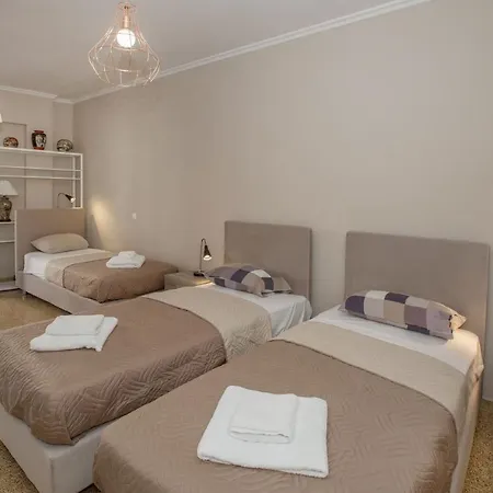Leonidas Loft In The Heart Of By Ghh Aten